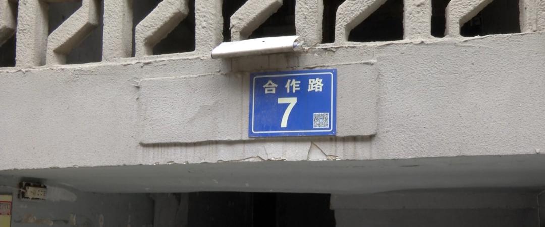 DƬ
